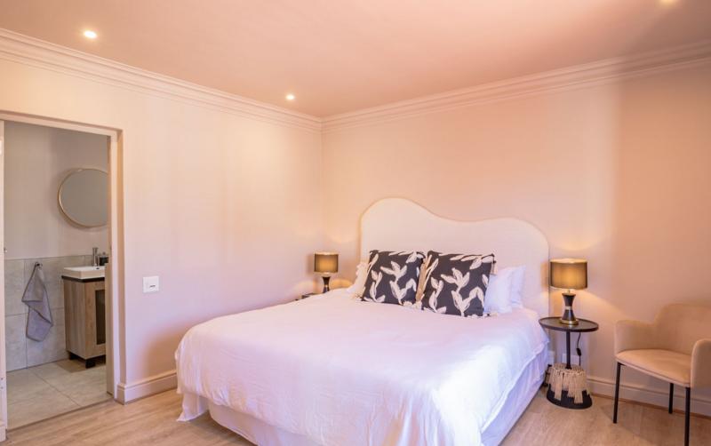 1 Bedroom Property for Sale in Sea Point Western Cape